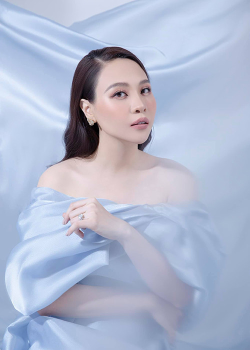 Từ ngày sinh con, nhan sắc của Đàm Thu Trang càng đằm thắm.