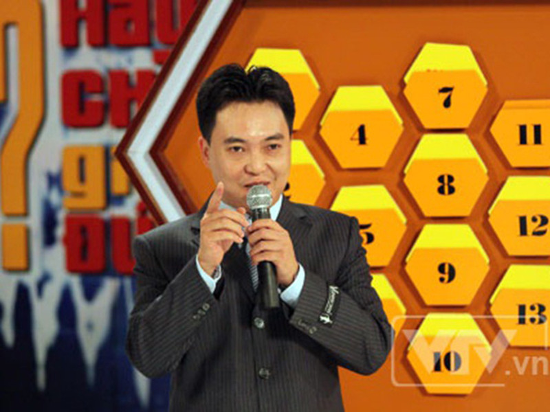 Sau nhà báo Lại Văn Sâm, Lưu Minh Vũ làm MC “Hãy chọn giá đúng”. Anh có thời gian dẫn dắt chương trình này lâu nhất. Lưu Minh Vũ làm MC từ năm 2005 đến năm 2012 rồi chia tay. Đến năm 2014, anh trở lại khoảng một vài số rồi nghỉ hẳn. Ảnh: VTV