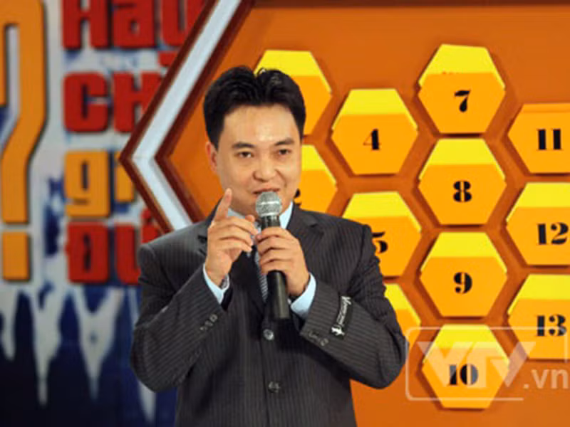 Sau nhà báo Lại Văn Sâm, Lưu Minh Vũ làm MC “Hãy chọn giá đúng”. Anh có thời gian dẫn dắt chương trình này lâu nhất. Lưu Minh Vũ làm MC từ năm 2005 đến năm 2012 rồi chia tay. Đến năm 2014, anh trở lại khoảng một vài số rồi nghỉ hẳn. Ảnh: VTV