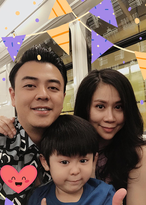 MC Tuấn Tú làm đám cưới với Thanh Huyền vào năm 2012. 3 năm sau đó, anh lên chức bố. Năm 2019, Tuấn Tú trở lại showbiz.