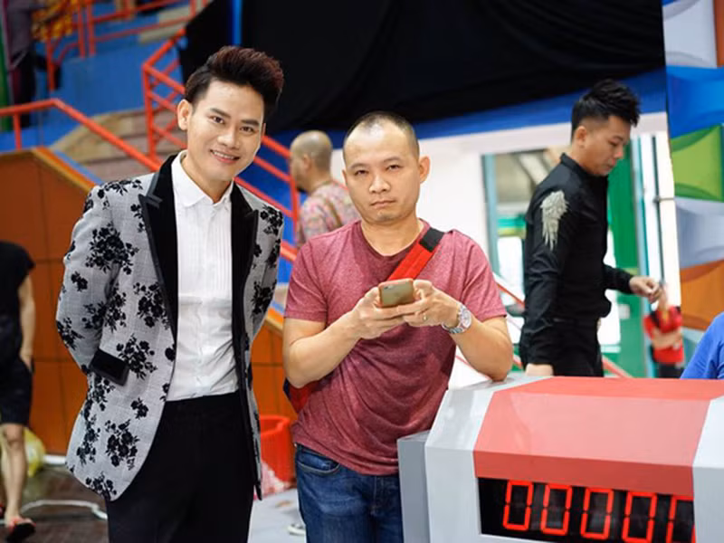 Dương Hồng Phúc dẫn “Hãy chọn giá đúng” từ tháng 5/2018 đến tháng 12/2019. Anh vốn là MC quen mặt với khán giả khi dẫn nhiều chương trình và đóng phim. Ảnh: Dân Việt