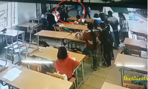 Xon xao vu phu huynh xong vao lop dam, da HS lop 6 o Dien Bien