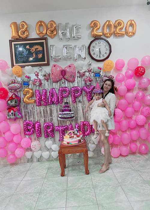 Vân Quang Long và Linh Lan chào đón cô con gái gia nhập tổ ấm vào năm 2018.