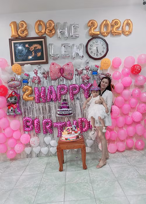 Vân Quang Long và Linh Lan chào đón cô con gái gia nhập tổ ấm vào năm 2018.