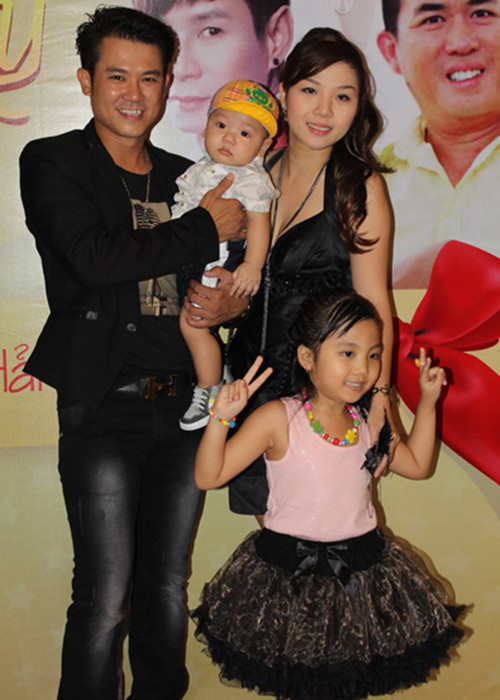 Hai nguoi phu nu dac biet trong cuoc doi ca si Van Quang Long