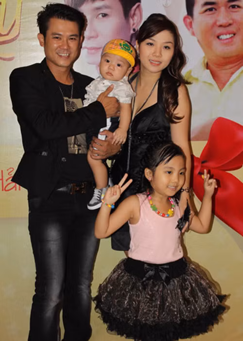 Hai nguoi phu nu dac biet trong cuoc doi ca si Van Quang Long