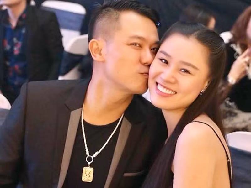 Linh Lan nhớ lại, cô từng xúc động khi Vân Quang Long bí mật chạy xe máy từ Sài Gòn đến Vĩnh Long trong trời mưa vào 10h tối để thăm cô.