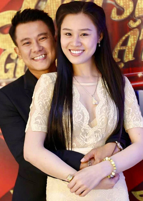 Vân Quang Long tái hôn năm 2016 với cô gái kém anh 10 tuổi tên Linh Lan.