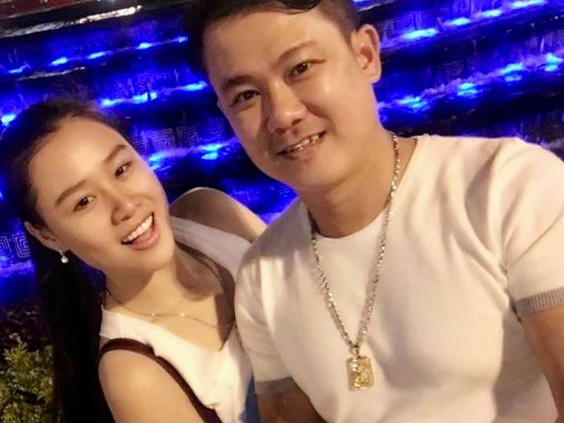 Trên Zing, nam ca sĩ kể, anh và Linh Lan tình cờ quen nhau trong một lần đi ăn chung cùng nhóm bạn ở TP.HCM.