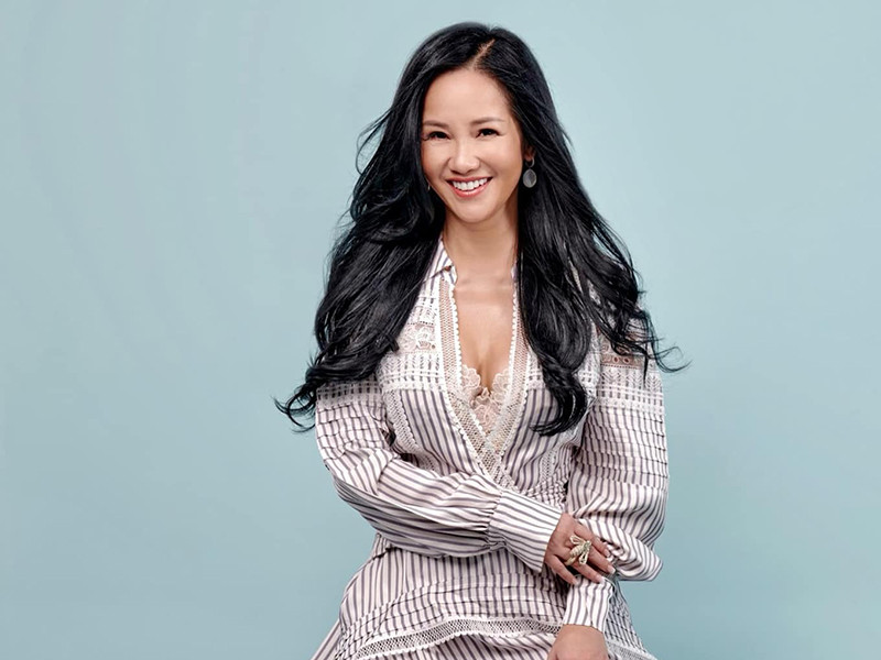 Hồng Nhung vốn nhiều lần được khen có cách ứng xử văn minh với chồng cũ. Năm 2019, cô nhẹ nhàng lên tiếng chia sẻ hôn nhân không còn trọn vẹn. Hồng Nhung cũng không một lời oán trách bất kì ai và giữ kín lý do vợ chồng chia tay.