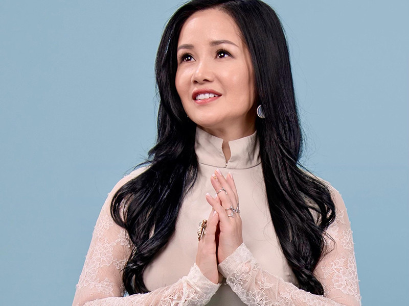 Giọng ca gốc Hà thành còn khẳng định cô và chồng cũ là những người bạn, hơn hết vẫn là bố mẹ yêu thương, chăm sóc, là chỗ dựa cho hai con chung. Sau khi Hồng Nhung ly hôn, cô hạn chế nhắc đến chồng cũ.