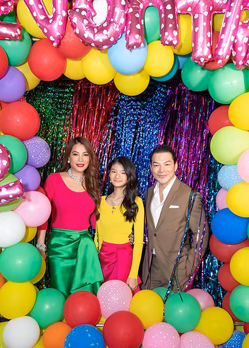 Không chỉ dành lời tốt đẹp cho Trần Bảo Sơn, Trương Ngọc Ánh còn tham gia các buổi công chiếu phim của chồng cũ hay nhận lời đóng phim. Ngoài ra, không hiếm lần cô hội ngộ chồng cũ vì con gái.