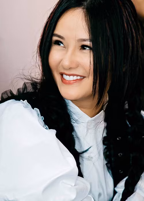 Mới đây, Hồng Nhung đã có những chia sẻ đáng chú ý liên quan đến chồng cũ. Trên Vietnamnet, “cô Bống” cho biết, cô tránh nói chuyện với chồng cũ bởi đây là chuyện tế nhị, cô muốn giữ cho anh và gia đình mới của anh được thoải mái.