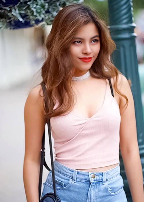Không chỉ có nhan sắc xinh đẹp, 9x còn có thành tích học tập khủng.
