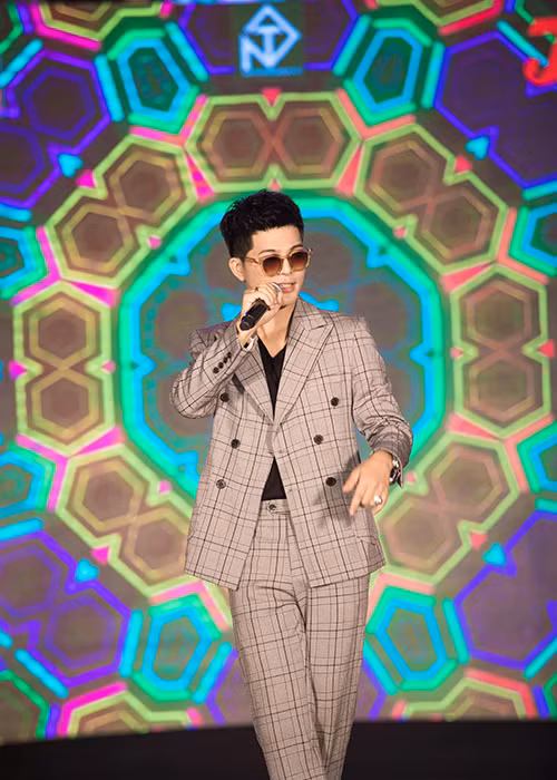 Khi trở lại với showbiz sau nhiều năm tập trung học tập, Quang Anh lấy nghệ danh Quang Anh Rhyder và theo đuổi phong cách nhạc khác so với thời thi Giọng hát Việt nhí.