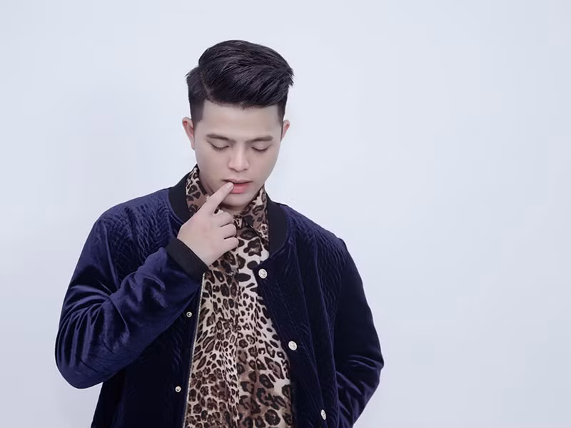 Quán quân Giọng hát Việt nhí 2013 chia sẻ rằng mối tình đầu chính là mối tình sâu đậm nhất.