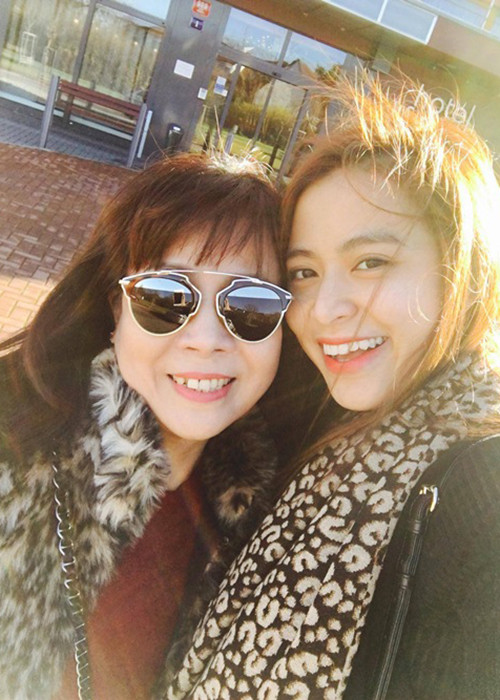 Hoàng Thùy Linh khẳng định, mẹ của cô luôn sẵn sàng đầu tư cho các sản phẩm âm nhạc.