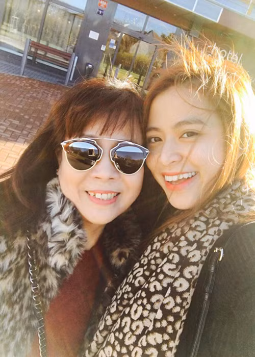 Hoàng Thùy Linh khẳng định, mẹ của cô luôn sẵn sàng đầu tư cho các sản phẩm âm nhạc.