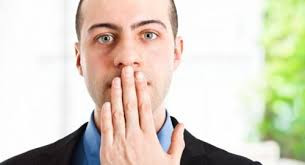 9.Thở bằng miệng: Bị bỏng lưỡi, đừng ngậm nó trong miệng, cố gắng cung cấp cho nó nhiều không khí nhất có thể. Hít thở sâu và thở ra bằng cách thè lưỡi ra khỏi miệng, việc đó sẽ giúp bạn nhẹ nhõm hơn sau khi bạn vừa nhấm nháp thứ gì đó thật nóng.