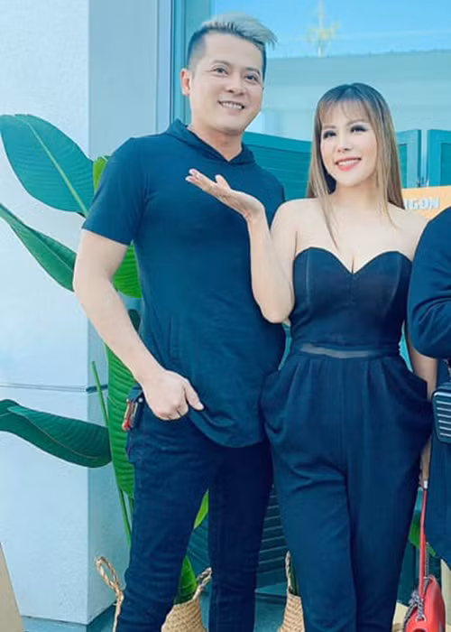 Phía Thắm Bebe khẳng định cô và Hoàng Anh chỉ là bạn bè thân thiết. Ngoài ra, cô cho biết, bản thân đang có tổ ấm hạnh phúc bên ông xã làm kinh doanh.