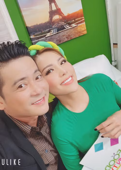 Chụp ảnh khá tình tứ bên Hoàng Anh khiến Thắm Bebe rơi vào ồn ào không đáng có.