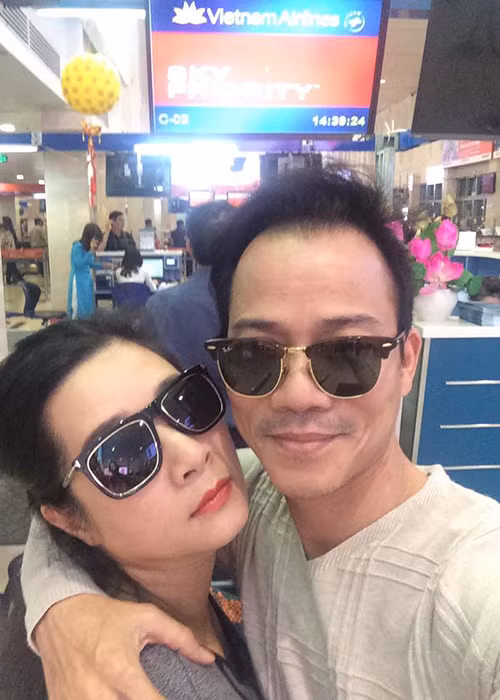 Nữ nghệ sĩ chỉ úp mở “sự thay lòng đổi dạ” của chồng cũ. “Về phong cách, tính cách, tư chất, anh ấy vẫn vậy. Cái thay đổi duy nhất của Chế Phong là thay lòng đổi dạ”, Thanh Thanh Hiền chia sẻ trên Gia đình &amp; Xã hội.