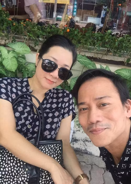 Thanh Thanh Hiền cũng từng khoe được chồng giúp đỡ việc nhà. “Thỉnh thoảng anh giúp tôi rửa bát rửa chén. Lúc nào thấy tôi bận bịu nhiều việc lặt vặt ở trong bếp thì anh ấy nói: “Mình chỉ có làm thôi, còn anh sẽ dọn dẹp và giặt giũ”, cô nói trên An ninh thủ đô. Ảnh: Dân Việt