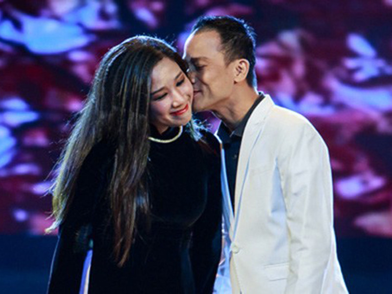 Theo lời Thanh Thanh Hiền cho biết, từ hồi yêu nhau, cả hai đều thay đổi rõ ràng. Chế Phong biết cách nhẫn nhịn, chịu đựng, mềm mỏng hơn. Còn Thanh Thanh Hiền trở nên trau chuốt, tỉ mỉ hơn trong công việc, chăm vào bếp nấu nướng. Ảnh: Gia đình &amp; Xã hội