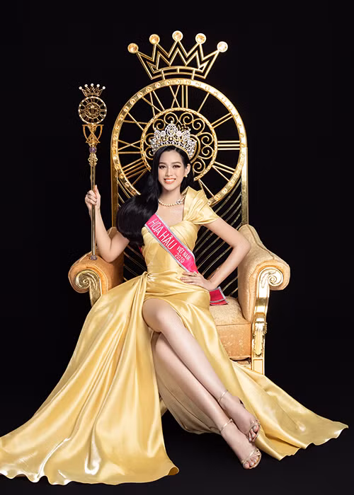 Trong thời gian qua, Đỗ Thị Hà được các nhà thiết kế ưu ái “chọn mặt gửi vàng” ở vị trí first face tại các sàn diễn thời trang.