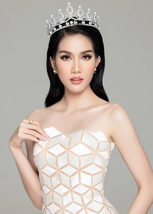 Giống như Đỗ Thị Hà, Phương Anh cũng thăng hạng về nhan sắc sau 1 tháng Hoa hậu Việt Nam kết thúc.