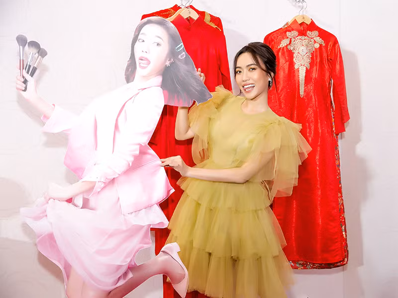 Diệu Nhi còn lấn sân điện ảnh. Cô từng góp mặt trong “Gái già lắm chiêu”, “Điệp vụ chân dài”, “Chạy đi rồi tính”, “Vu quy đại náo”, “Anh trai yêu quái”, “Vú em tập sự”, “Ngày mai Mai cưới”...Ảnh: VOV