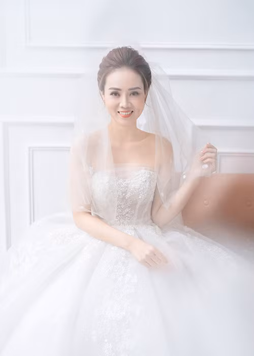 “Không biết tương lai thế nào nhưng hiện tại tôi và anh ấy luôn cố gắng, nỗ lực từng ngày dành sự tôn trọng và yêu thương để sau này không ai phải nuối tiếc”, Ngọc Hà chia sẻ.