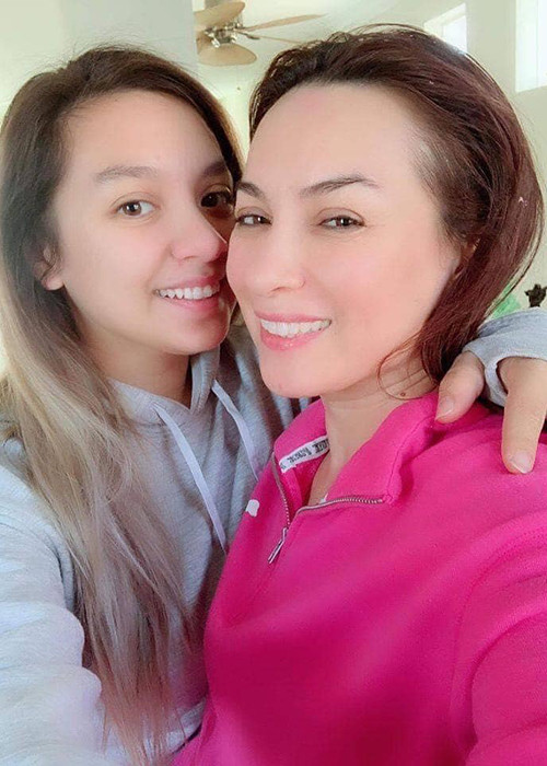 Wendy - con gái Phi Nhung sống ở Mỹ từ khi sinh ra cho đến nay. Wendy hiện tại làm y tá điều dưỡng tại một trung tâm y tế lớn.