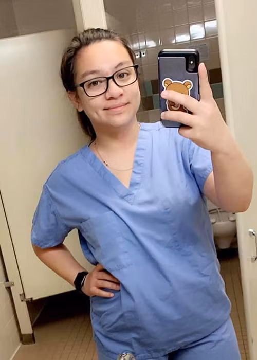 Vào tháng 3, từ Việt Nam, Phi Nhung gửi tặng con gái khẩu trang để phòng chống dịch COVID-19.