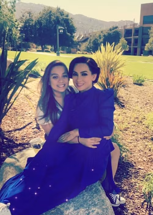 Hình ảnh của Wendy chủ yếu được Phi Nhung cập nhật.