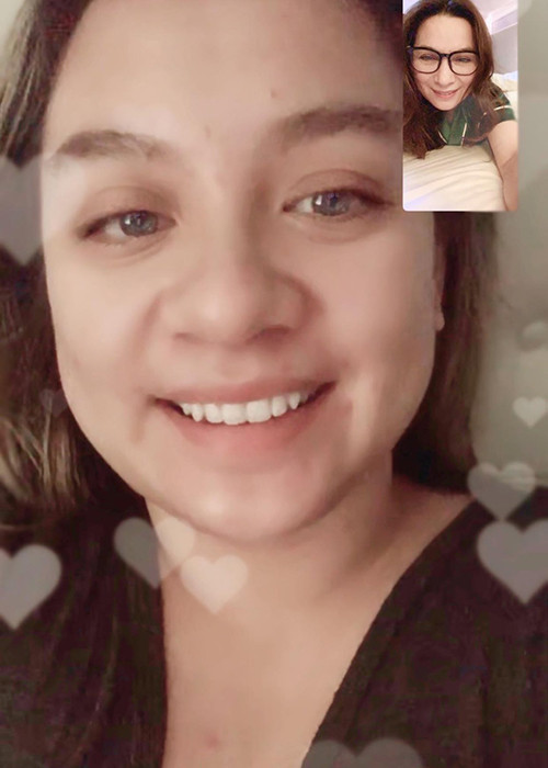 Phi Nhung và con gái đã xa nhau được nhiều tháng. Nữ ca sĩ chia sẻ, hai mẹ con chỉ được gặp nhau vào 1,2 giờ sáng qua điện thoại, phụ thuộc theo giờ của Wendy.