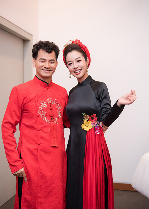 Trong chương trình xuân mới đây, Jennifer Phạm làm MC cùng với nghệ sĩ Xuân Bắc.