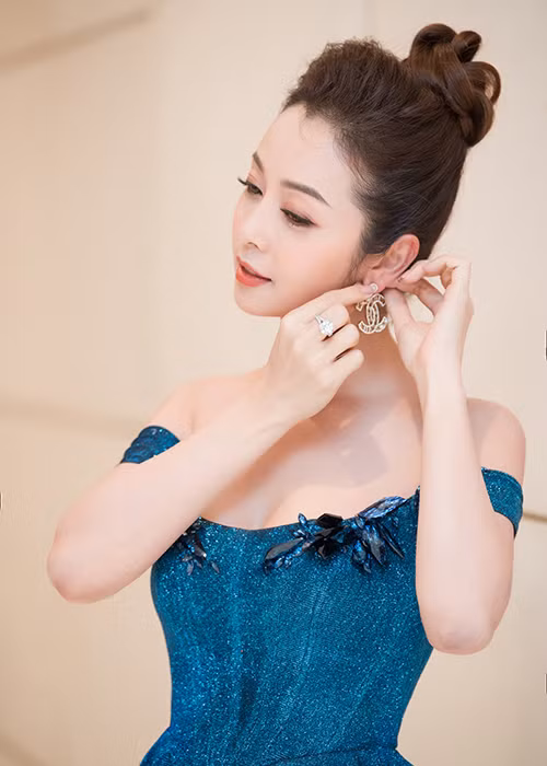 Nhan sắc mặn mà của người đẹp sinh năm 1985 khiến nhiều người phát ghen.