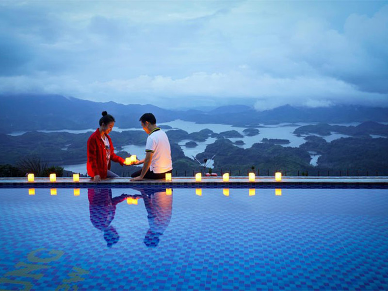 Theo Phụ nữ Việt Nam, bạn trai của Vân Hugo là doanh nhân có kinh nghiệm trong ngành giáo dục.