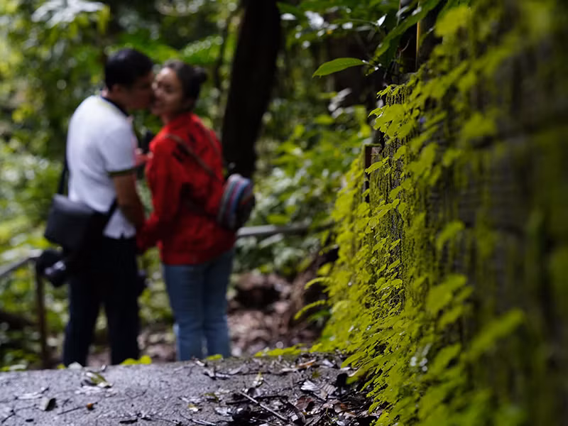 Sau khi được cầu hôn vào tháng 5/2020, Vân Hugo chia sẻ không ít khoảnh khắc tình tứ bên người yêu.