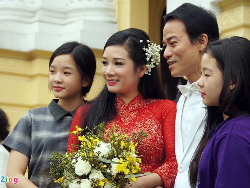 "Qua những gì mà tôi nhìn thấy ở cách anh Chế Phong chăm sóc các con thì quả thực đó là điều mà tôi không mong gì hơn. Thậm chí, nhiều khi anh còn quan tâm tới chúng hơi quá", Thanh Thanh Hiền chia sẻ trên Zing. Ảnh: Zing