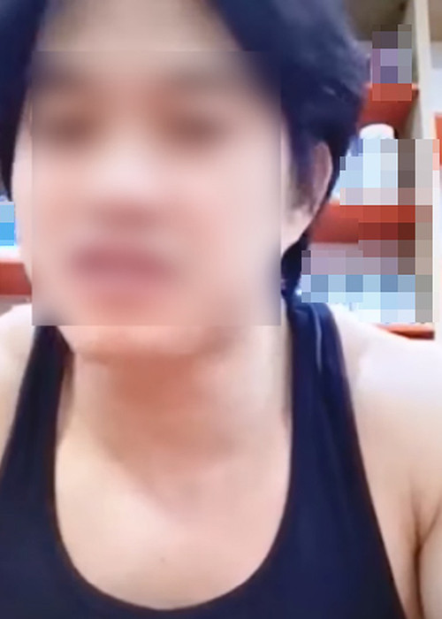 Dư luận không chỉ bức xúc với các Youtuber câu view trục lợi từ nghệ sĩ Chí Tài mà còn với một số cá nhân có phát ngôn phản cảm về cố nghệ sĩ. Một nam gymer gần đây trách bà xã của Chí Tài, đặt nghi vấn hôn nhân của nam nghệ sĩ.