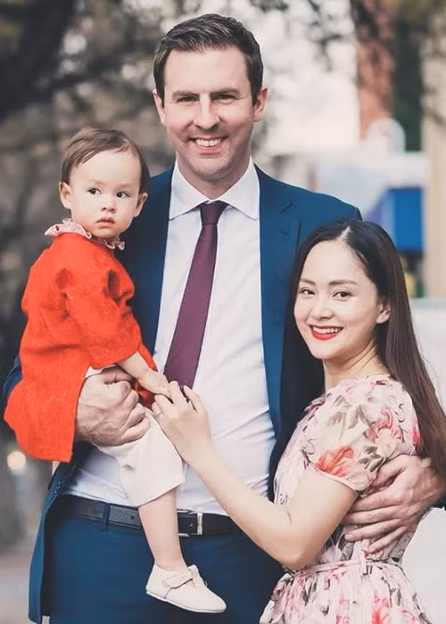 Năm 2020, do dịch COVID-19, bố mẹ chồng của Lan Phương không thể sang Việt Nam thăm cháu nên rất buồn. Ảnh: Người đưa tin