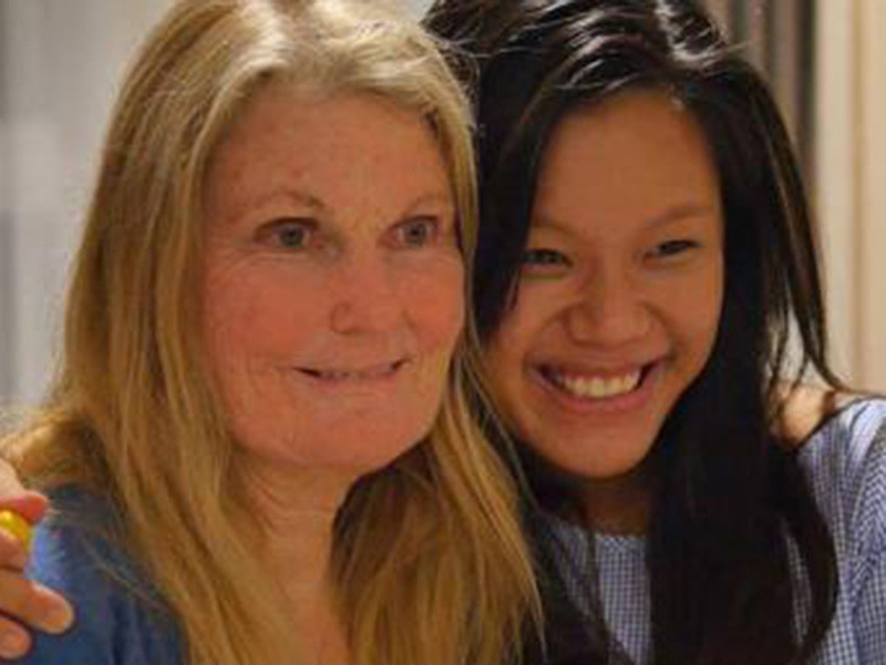 Khi sang Mỹ, Phương Vy tận dụng 1 tháng để đưa mẹ chồng đi chơi, mua sắm. Ngoài ra, cô còn đi siêu thị để chuẩn bị những món mẹ chồng yêu thích. Theo lời Phương Vy, hai mẹ con có thói quen tặng những món quà nho nhỏ cho nhau.