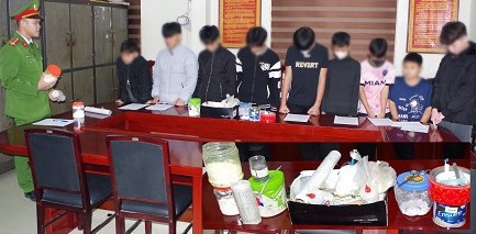 Phát hiện nhóm 9 học sinh tự chế pháo nổ trái phép ở Hà Nam Phat hien nhom 9 hoc sinh tu che phao no trai phep o Ha Nam