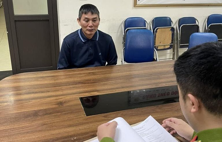 Ngày 1/1, Công an quận Hà Đông, TP Hà Nội thông tin đã tạm giữ hình sự đối tượng Lê Đình Cường, tức Cường "kính" (SN 1967, trú tại phường Yên Nghĩa, quận Hà Đông, Hà Nội) liên quan đến vụ đánh bạc xảy ra trên địa bàn. 