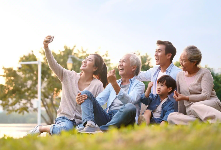 Quy định mới nêu rõ, không xét tặng danh hiệu này khi thành viên trong gia đình vi phạm một trong các trường hợp sau: Bị truy cứu trách nhiệm hình sự; không hoàn thành nghĩa vụ quân sự và nghĩa vụ nộp thuế; bị xử phạt vi phạm hành chính về hành vi tảo hôn, tổ chức tảo hôn; vi phạm quy định về kết hôn, ly hôn và vi phạm chế độ hôn nhân một vợ, một chồng; có hành vi đánh bạc trái phép; vi phạm phòng cháy, chữa cháy, cứu nạn, cứu hộ và phòng, chống bạo lực gia đình.