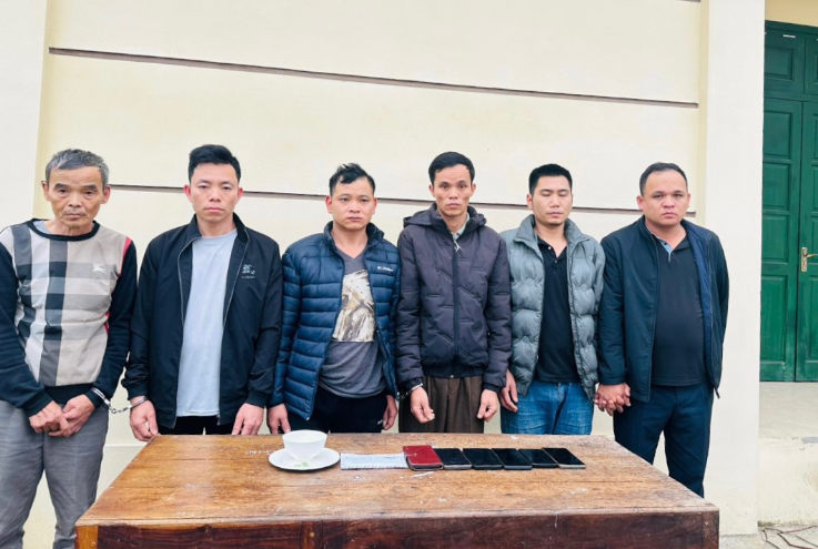 Bat qua tang 6 doi tuong dang danh bac trong rung o Ha Giang