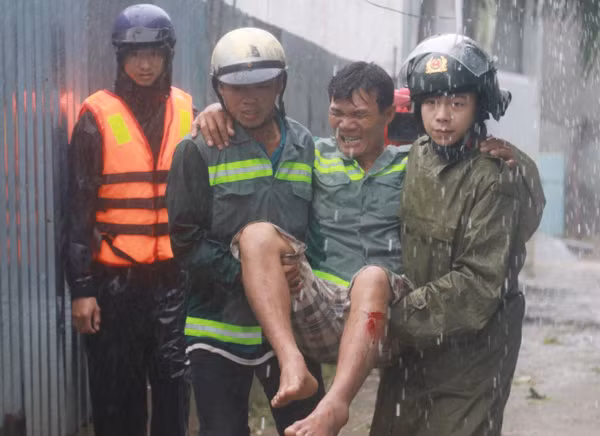 Trong 9 tiếng hoành hành, bão đã gây gió mạnh, mưa to suốt từ Thừa Thiên Huế tới Bình Thuận và các tỉnh Tây Nguyên. Thống kê sơ bộ 44 người chết, 229 người bị thương...