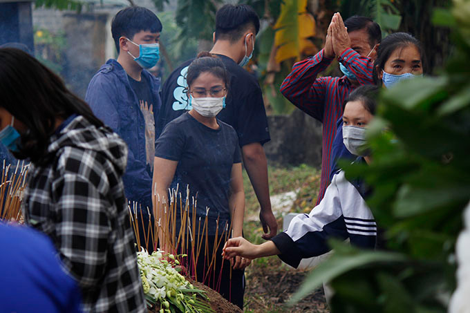 Tại cơ quan Công an, Trung khai nhận khoảng 18h ngày 23/10, Trung rủ Quân đi trộm cắp 02 bộ cốp pha công trình trên địa bàn xã Tiền Phong, huyện Thường Tín. 